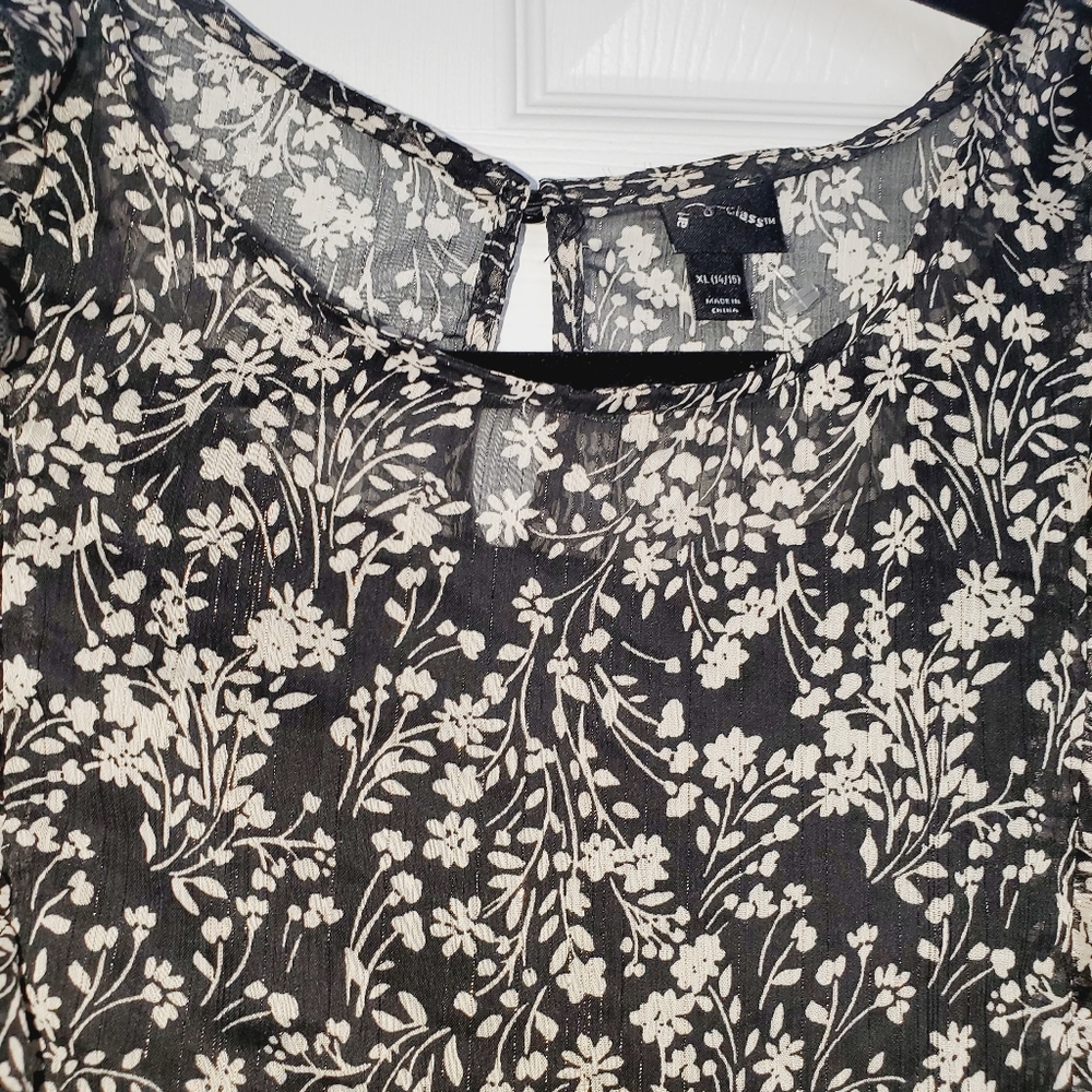 Shirt - Picture 2 of 4
